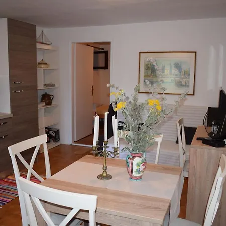 Stina Apartment *